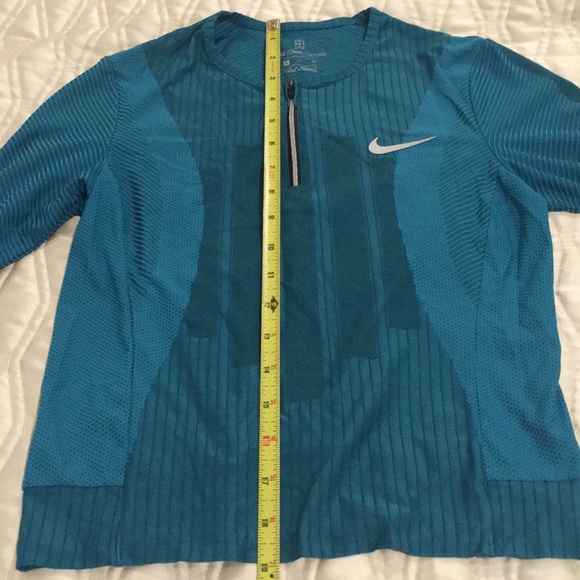 Worn once! Nike crop top - Picture 5 of 10